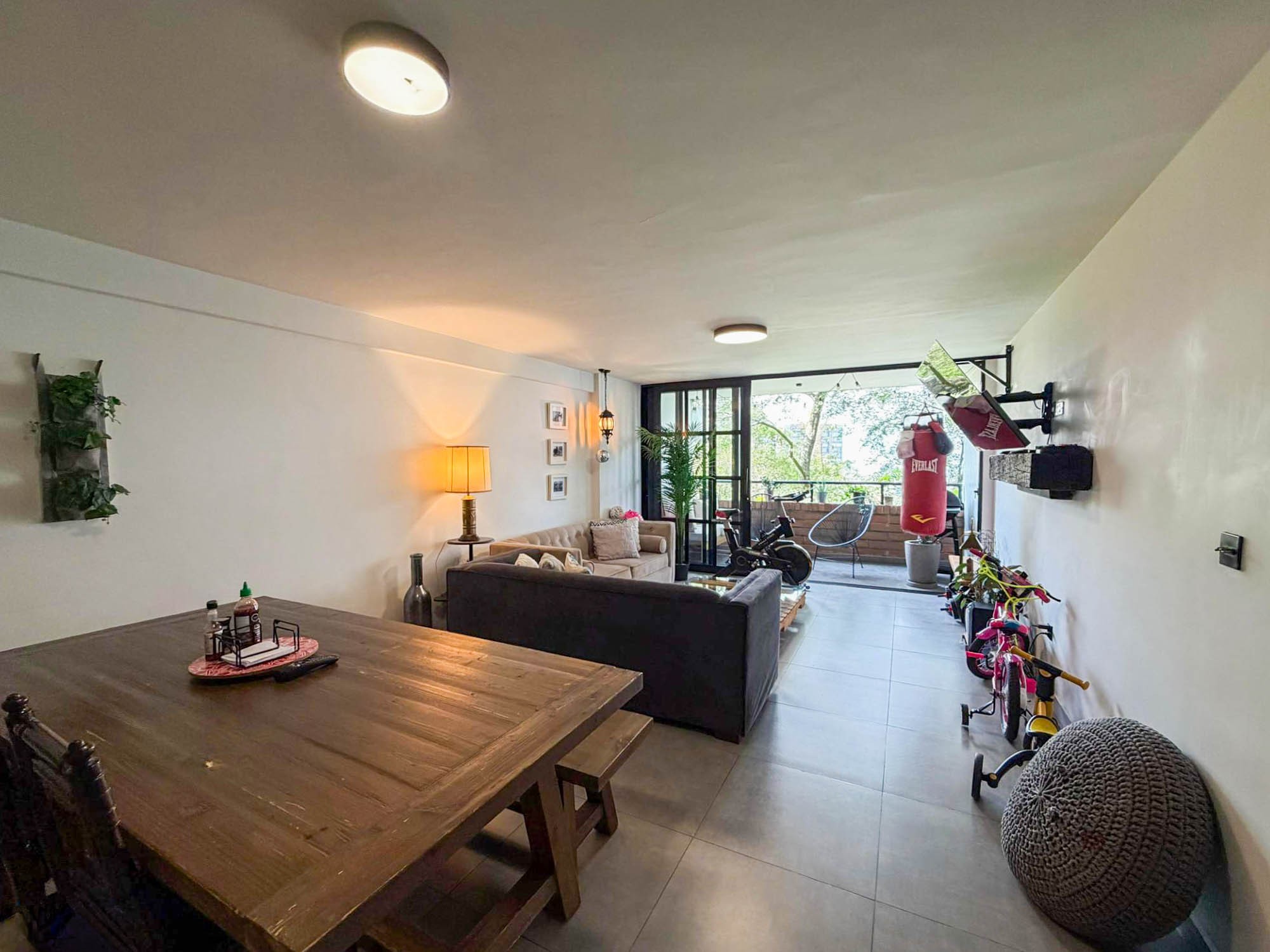 Apartamento Remodelado en venta en El Poblado Las Palmas