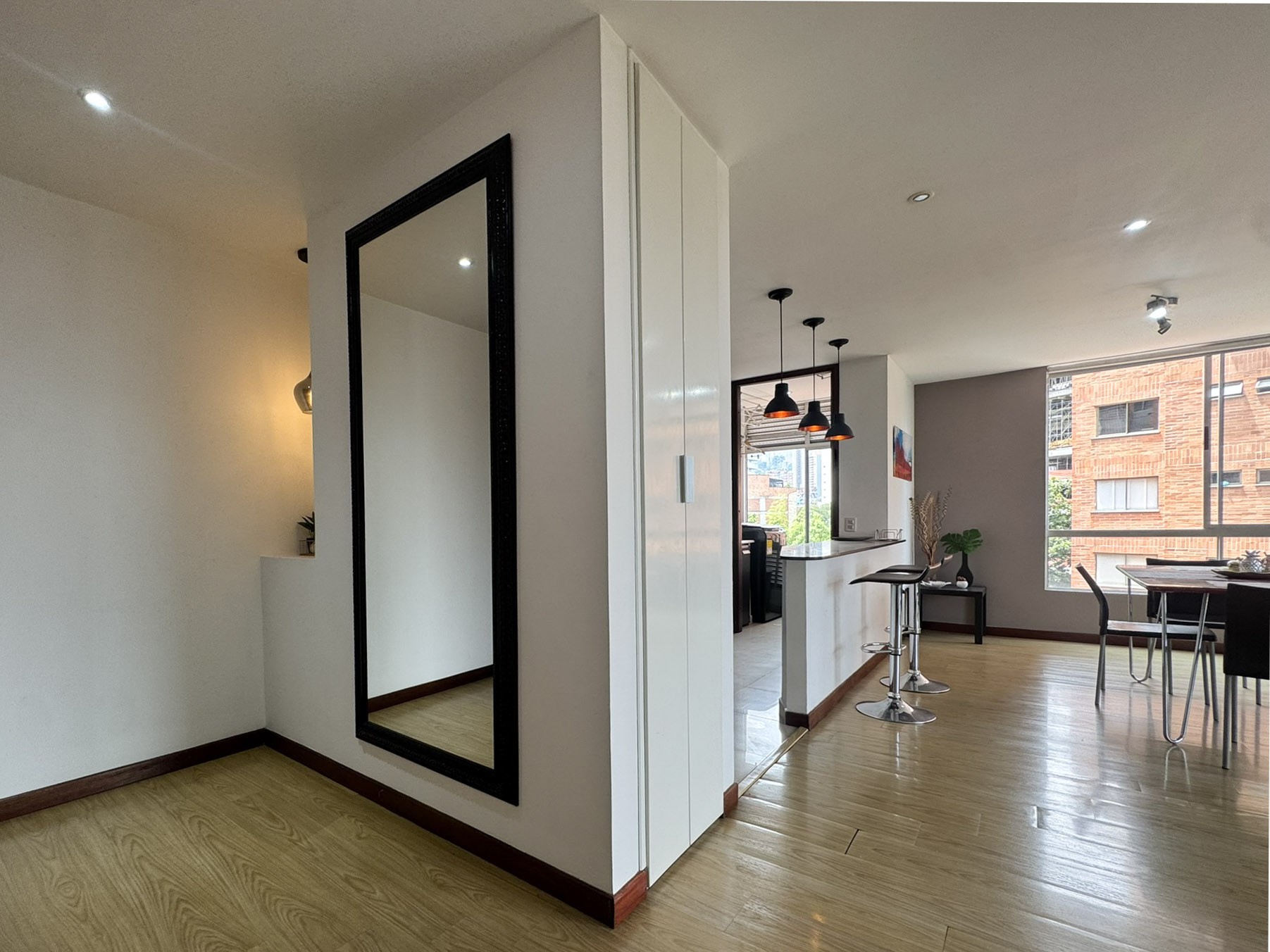Apartamento amoblado en El Poblado sector Lalinde cerca de Provenza