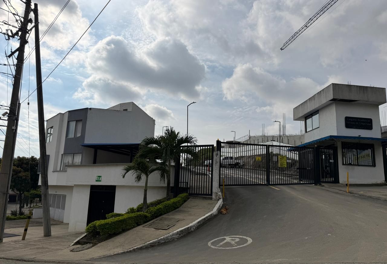 Vendo amplia casa en el norte de Cali, reserva de chipichape