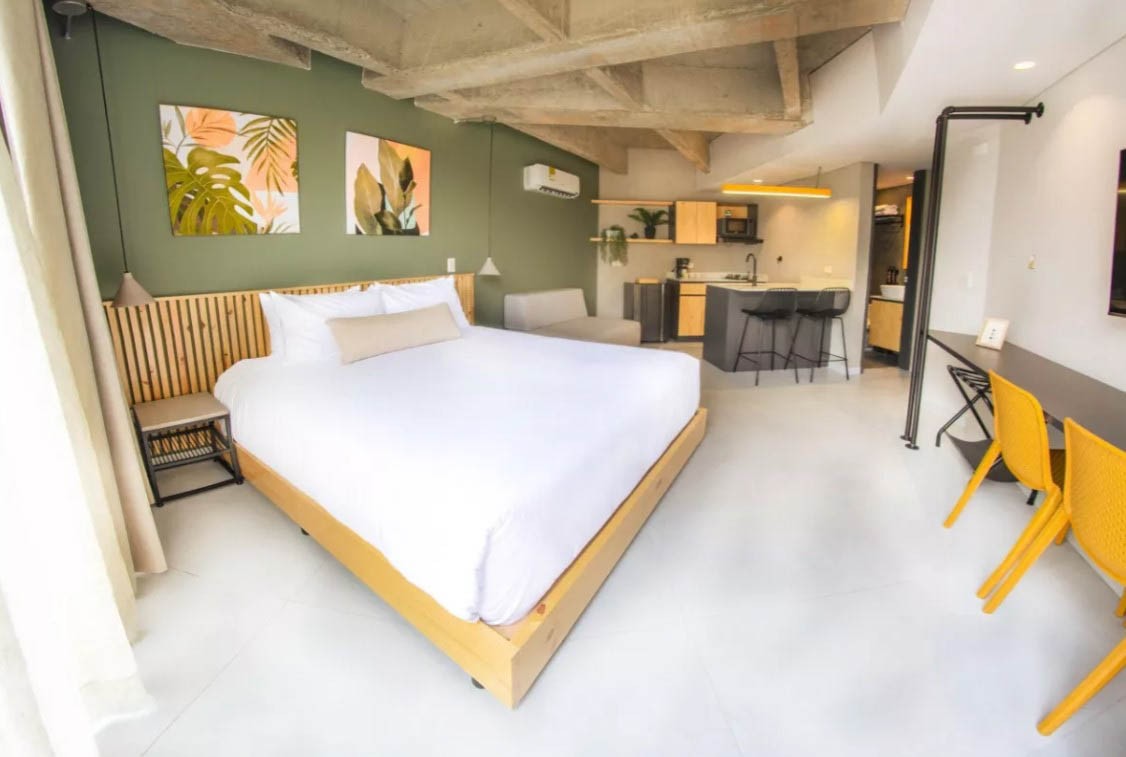 Hotel Amoblado en venta en Laureles