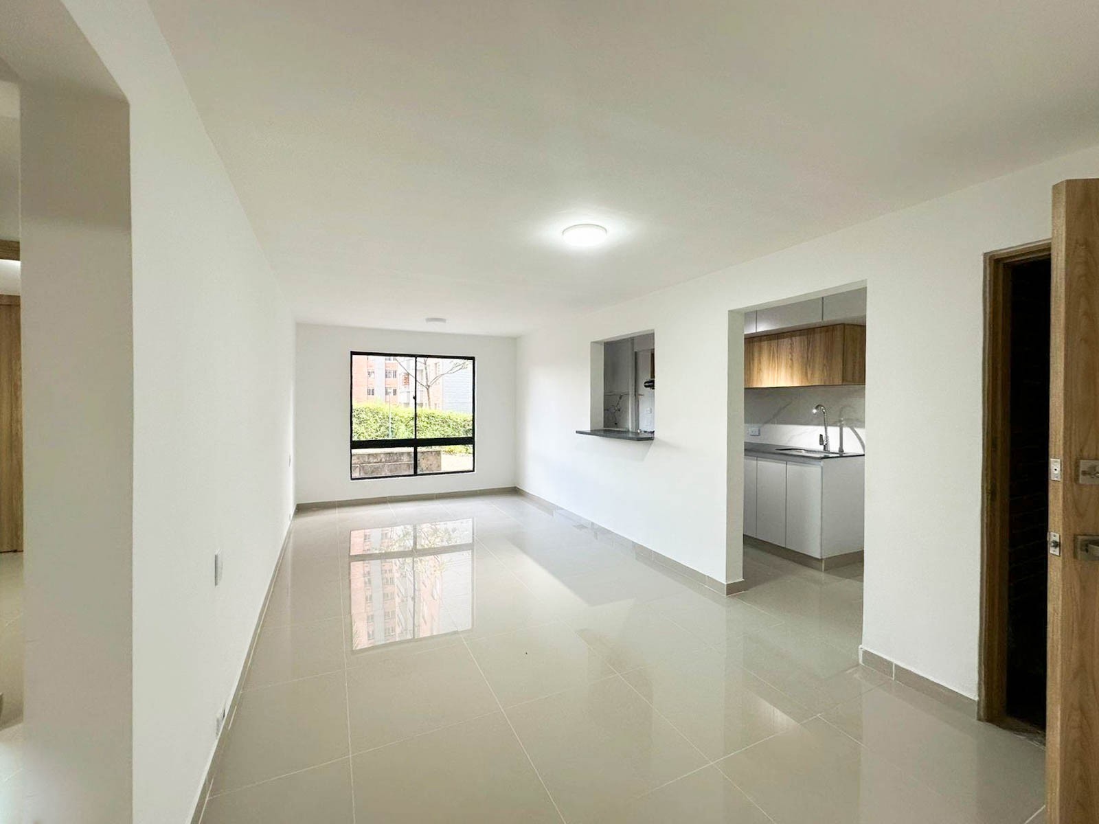 Apartamento Remodelado en venta en El Poblado Loma de Los Parra