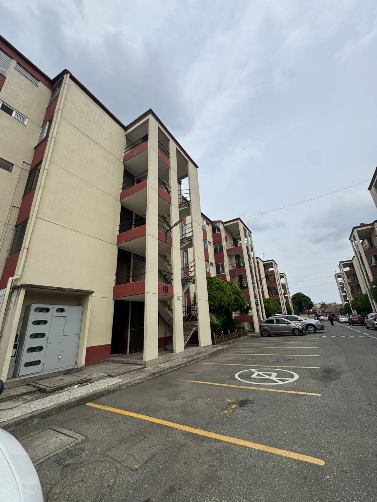 Vendo Hermoso apartamento amplio en barrio nueva base al nororiente de Cali