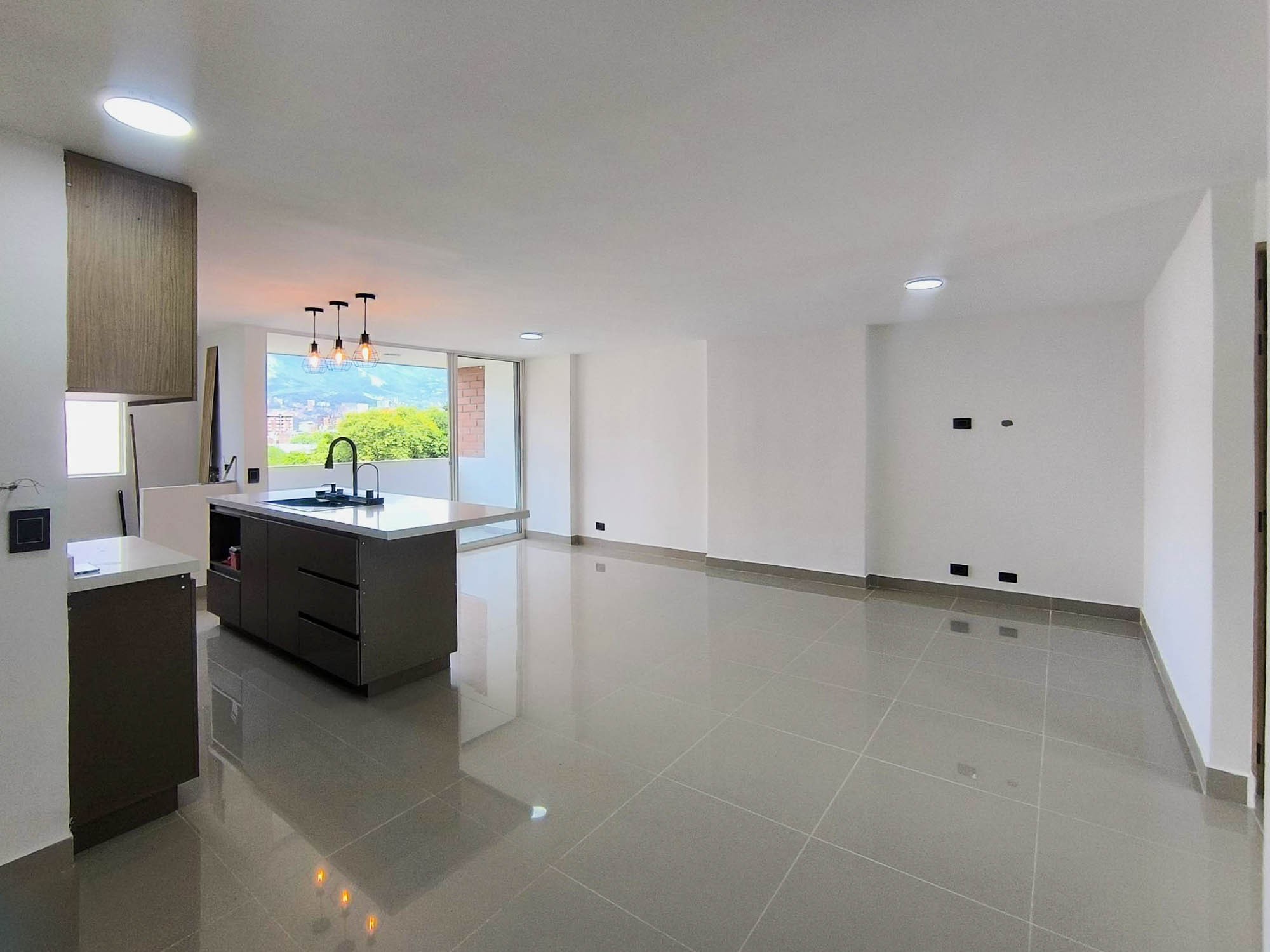 Apartamento remodelado en venta en Laureles Calasanz parte baja