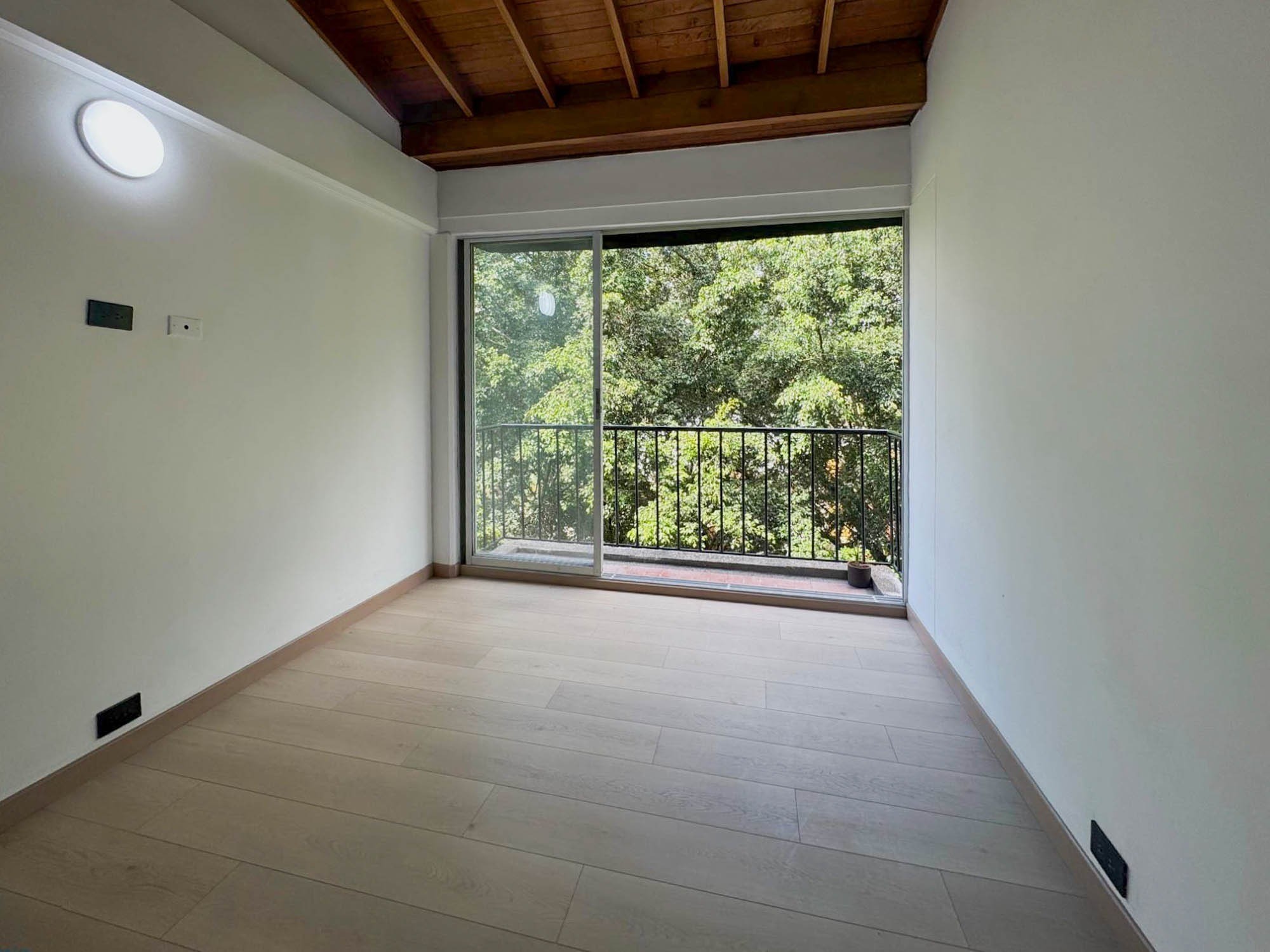 Apartamento remodelado en venta en El Poblado Patio Bonito