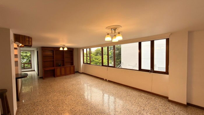 Arriendo Amplio Apartamento en el Poblado, Medellín